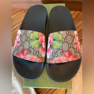 Gucci Bloom slides- size 9/39